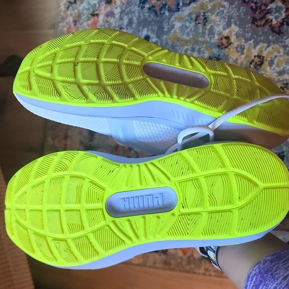 Puma White and Gray Sneakers with Neon Highlights. Womens Size 8.5. Genty Used. - Picture 5 of 5